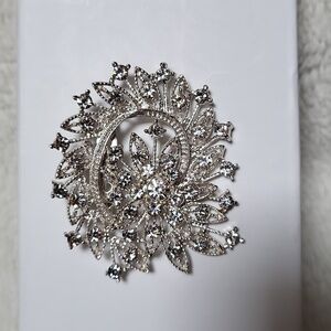 Vintage Large Silver Tone Rhinestone Brooch!